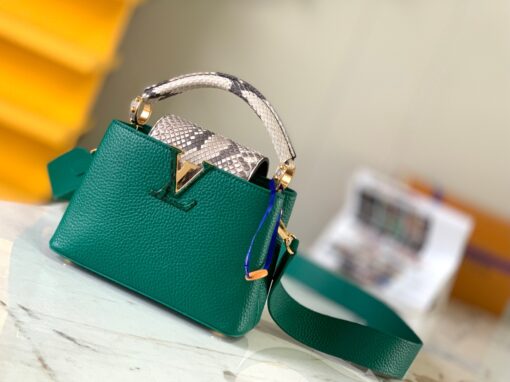 Falsa Louis Vuitton Capucines Mini Borsa LV Emeraude Green N80931 - immagine 2