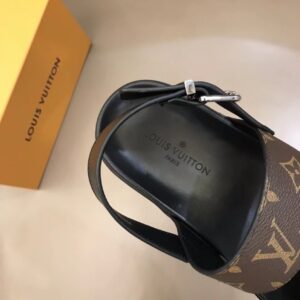 Falsa sandali piatti Louis Vuitton