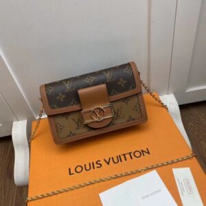 Portafoglio Falsa Louis Vuitton Dauphine Chain Monogram Reverse M68746 BLV365