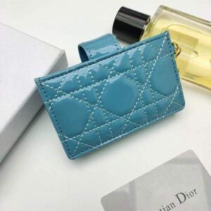 Falsa Dior S0074 Portafoglio Lady Dior Porta carte a 5 tasselli Pelle di vitello verniciata blu cannage