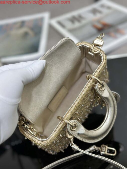 Borsa Falsa Dior S0910 Micro Lady D-joy in raso color oro con ricamo di perline sfumate - immagine 7